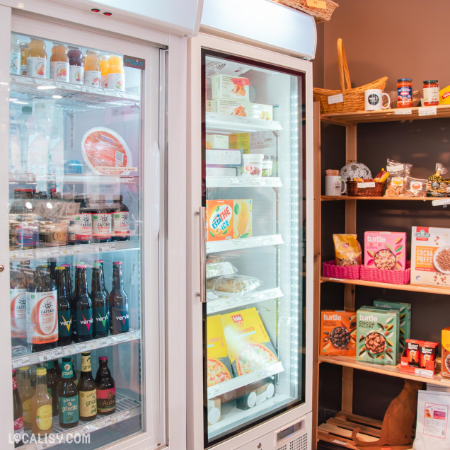 Produits frais et surgelés sans gluten et bio dans les frigos du magasin Le Panier de Letti à Huy.