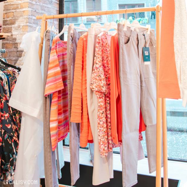 Rayon mode et accessoires chez La Dame à Malmedy, magasin de vêtements pour femmes.