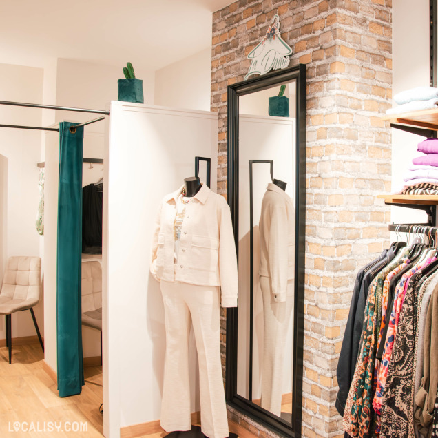 Cabines d’essayage et agencement intérieur de La Dame à Malmedy, boutique de vêtements femme.