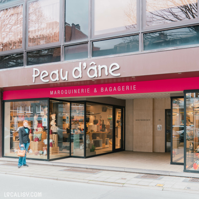Façade du magasin Peau d’âne à Spa, commerce de maroquinerie et bagagerie.