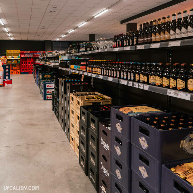 Rayons de paniers garnis et coffrets cadeaux chez Brasserie Maziers à Marche-en-Famenne, commerce de boissons.