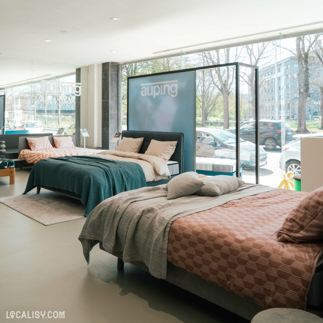 Literies haut de gamme exposées chez Beds & Interiors à Liège.