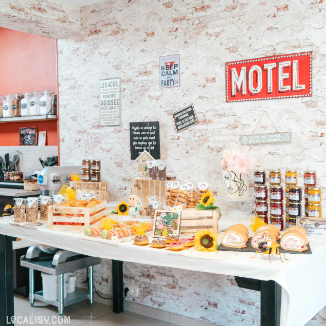 Produits artisanaux exposés chez La Kitchinette de Trinette à Welkenraedt, commerce de pâtisseri