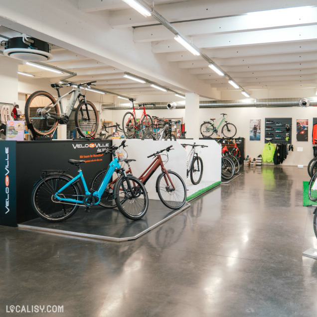 Espace d’exposition de vélos chez Vélos Evolution à Liège, commerce de vélos.