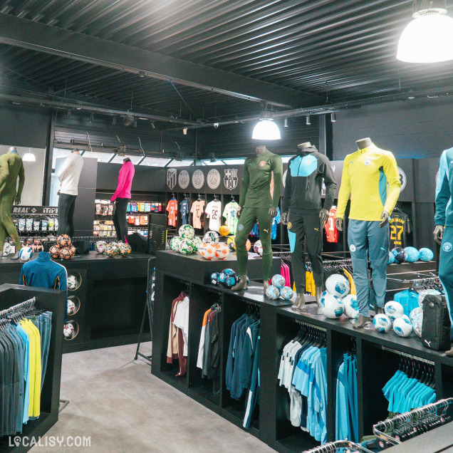Magasin de sport Marksports à Awans avec maillots officiels de clubs européens.