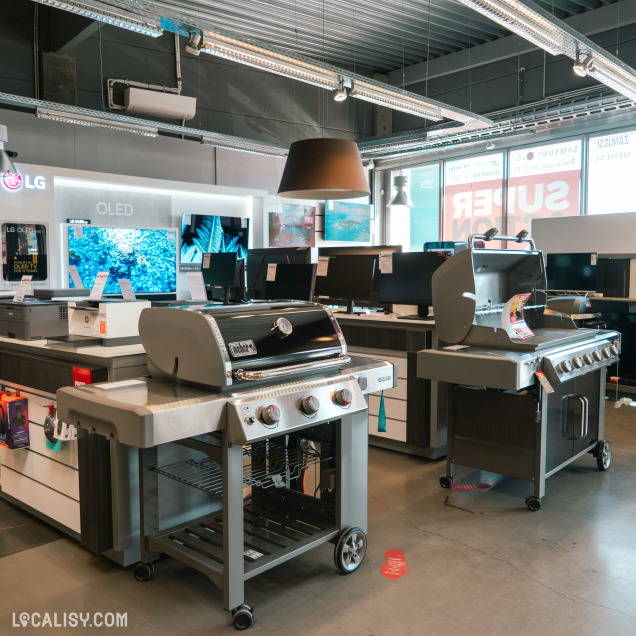 Vue d’ensemble du magasin Electro Saint-germain Selexion à Huy avec électroménagers et barbecues.