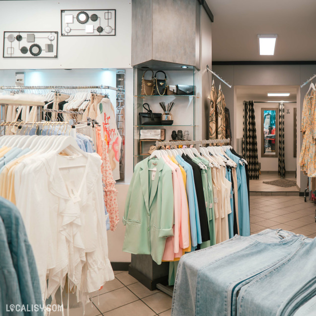 Vêtements colorés et tendances chez Anila's Choice à Huy, magasin de vêtements pour femme.
