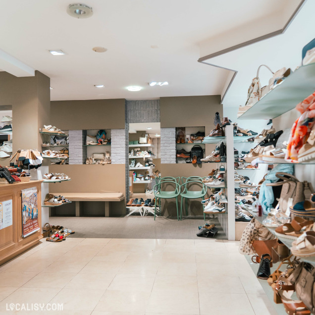 Large choix de chaussures pour adultes chez Chaussures Ballaux à Rochefort, commerce de chaussures.