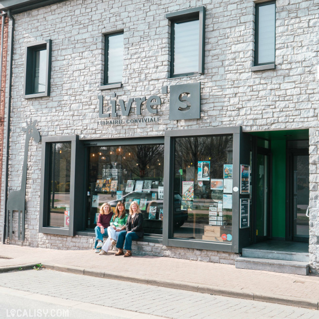 Devanture du commerce de livres Livre'S à Marche-en-Famenne.