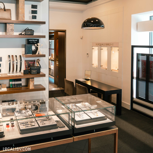 Sélection de montres et accessoires chez Piron, commerce de bijoux à Liège.