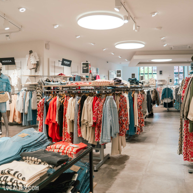 Rayon mode femme du magasin Espace Mode à Saint-Georges.
