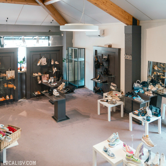 Sélection de chaussures pour femmes chez Pécasse à Saint-Georges-sur-Meuse.