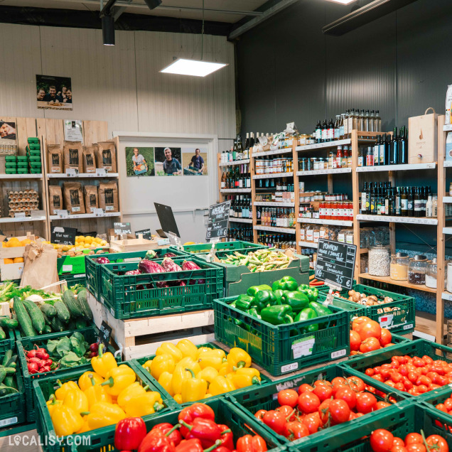 Rayon fruits, légumes et vrac du commerce bio Le Maire Bio à Saint-Georges-sur-Meuse.