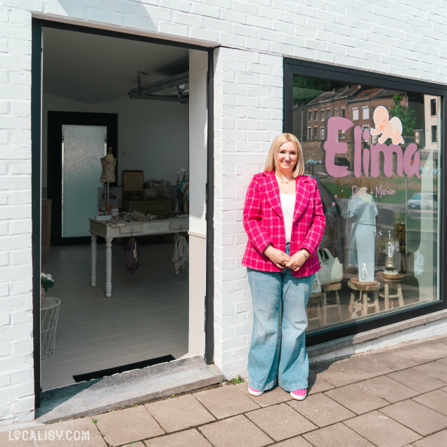 Façade du magasin de vêtements pour enfants Elima Eliott + Maman à Jupille avec la propriétaire devant l'entrée.