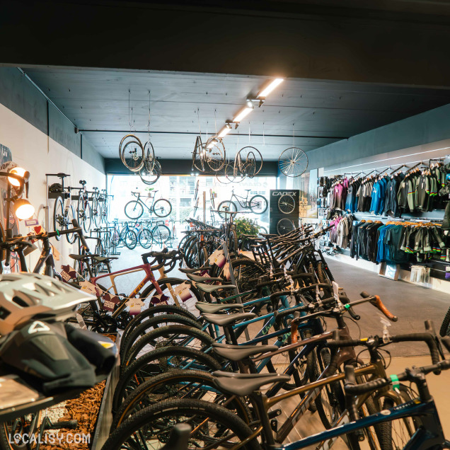 Magasin de vélos Le Ravito à Visé avec une large sélection de vélos exposés.