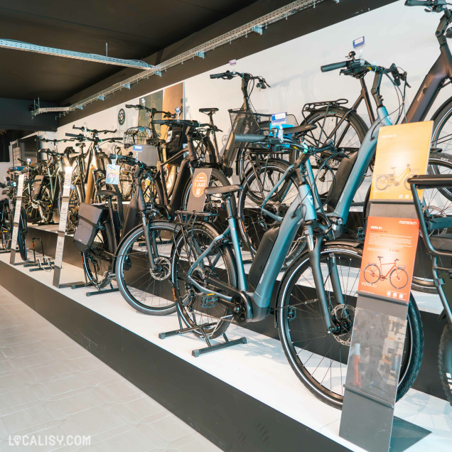 Commerce de vélos électriques Le Ravito à Visé avec ses modèles en exposition.