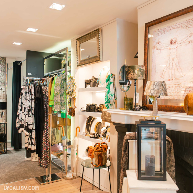 Un espace raffiné où mode, accessoires et décoration s’entremêlent avec élégance et originalité.